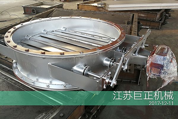 圓形擋板門（直徑190cm），準(zhǔn)備入庫中