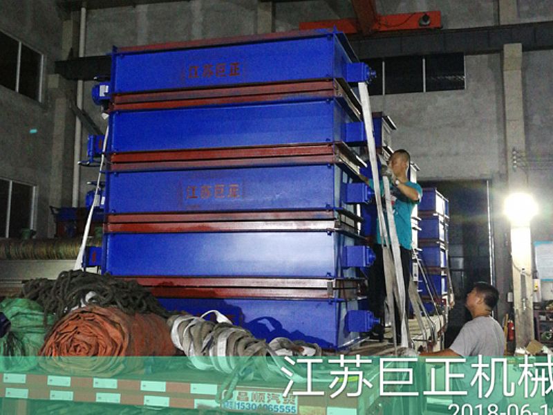 方形擋板門(mén)（寬10m）已完工，待發(fā)往預(yù)定客戶(hù)